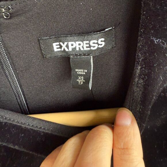 Express Balloon sleeve velvet mini dress - Picture 2 of 6